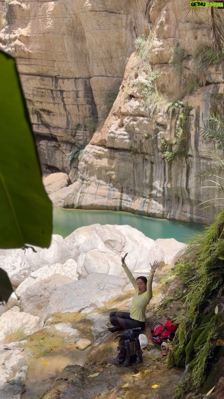 Dewi Lestari Instagram - Wadi Mibam Part 3. βWeβre gonna have coffee up there.β I looked up to the giant rocks that I needed to climb. Oh, boy. Sepatu harus dilepas karena udah terlalu licin, jadilah ai Spider Man manjat-manjat batu, sambil berdoa dalam hati supaya otot gak ada yang ketarik, kecetit, dsb, masih mau ada event, cuy! π
But, Wadi Mibam with all its twists and turns, was a magnificent place indeed. Thank you @mohammed_alhadi87 for the unforgettable adventure! And, man, what a relief when I saw that flat land again! π #Muscat #Oman #WadiMibam
