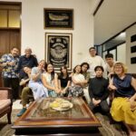 Dewi Lestari Instagram – Lebaran Babak 2 diisi dengan kunjungan ke rumah @keymangunsong & Radit bersama The Sisters, mencicipi hidangan Emak Zanty yang legendaris. Esok harinya, ada sekuel makan siang di BSD, meniqmati home cooked meal by yours truly. Ditutup dengan ibadah “Dune 2” bersama jamaah Lisan Al Gaib kwarcab Jaksel. Perfect holiday! ❤️👌

Lap yu, ghaes! @keymangunsong @imeldarosalin2 @hiroakikato39 @ephipania @atishaprajna @dhammasaurus and all!