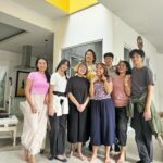 Dewi Lestari Instagram – Lebaran Babak 2 diisi dengan kunjungan ke rumah @keymangunsong & Radit bersama The Sisters, mencicipi hidangan Emak Zanty yang legendaris. Esok harinya, ada sekuel makan siang di BSD, meniqmati home cooked meal by yours truly. Ditutup dengan ibadah “Dune 2” bersama jamaah Lisan Al Gaib kwarcab Jaksel. Perfect holiday! ❤️👌

Lap yu, ghaes! @keymangunsong @imeldarosalin2 @hiroakikato39 @ephipania @atishaprajna @dhammasaurus and all!