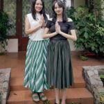 Dewi Lestari Instagram – Hari Lebaran belum lengkap tanpa pose “🙏” di depan dada. Selamat Idul Fitri, semuanya. Mohon maaf lahir batin atas semua kesalahan, kekhilafan, salah kata, salah eja, dan salah ketik 🙏❤️

📷 @tail_wagging

#AtishaPrajna