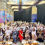 Dewi Lestari Instagram – Merayakan World Book Day 2024 bersama @bank_indonesia Jakarta. Berlangsung 3 hari pameran yang keren banget, diisi mulai dari booth penerbit, stationery, handicraft, sampai makanan. Panggung juga dimeriahkan oleh berbagai talkshow, termasuk bincang-bincang seru saya dengan Fani @farhannisasm dengan penonton luring maupun daring yang sama-sama antusiasnya. Ditutup dengan nyanyi lagu-lagu ciptaan sendiri. Ihiy! 😘

Sempat juga berkeliling ke booth di pameran. Ada buku tertua di dunia lho, yang ternyata berupa buku atlas! 😱 Ada di museum Bank Indonesia lho 👍

Terima kasih atas kesempatannya berbagi, tim perpus Bank Indonesia Jakarta. Semoga perayaan World Book Day berikutnya lebih meriah lagi 🥳

#WorldBookDay #BankIndonesia #EventDee