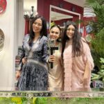 Dewi Lestari Instagram – Jejak-jejak kegembiraan dari acara Buka Bersama Biduan. Banyak wajah yang tak asing, yang sudah lama kenal, sekaligus yang baru kenalan. Namun, inilah kali pertama saya berinteraksi dengan grup Biduan yang ternyata serrruuu… bingitz! Makasih @frydalucyana yang sudah ngajakin. Senang sekali akhirnya bisa menyambangi rumah asri bermandikan tanaman ini. Sebetulnya masih ingin mengobrol lebih lama sambil melihat-lihat koleksi anak-anak ijomu, Mbak @yunishara36, tapi sepertinya memang harus berkunjung ulang di kesempatan yang lebih santai ☺️

Semoga silaturahmi para biduan & biduanita ini bisa langgeng dan tambah guyub. See you all again next time! 👋❤️