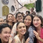 Dewi Lestari Instagram - Jejak-jejak kegembiraan dari acara Buka Bersama Biduan. Banyak wajah yang tak asing, yang sudah lama kenal, sekaligus yang baru kenalan. Namun, inilah kali pertama saya berinteraksi dengan grup Biduan yang ternyata serrruuu… bingitz! Makasih @frydalucyana yang sudah ngajakin. Senang sekali akhirnya bisa menyambangi rumah asri bermandikan tanaman ini. Sebetulnya masih ingin mengobrol lebih lama sambil melihat-lihat koleksi anak-anak ijomu, Mbak @yunishara36, tapi sepertinya memang harus berkunjung ulang di kesempatan yang lebih santai ☺️ Semoga silaturahmi para biduan & biduanita ini bisa langgeng dan tambah guyub. See you all again next time! 👋❤️