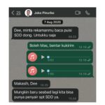 Dewi Lestari Instagram – Pencarian Satu Foto

Kabar duka itu membekukan saya. Joko Pinurbo telah berpulang untuk selamanya. 

Seharian itu saya mengais-ngais kenangan bersama beliau. Membuka pesan WA-nya, DM-nya, lalu menelisik data foto dari tahun ke tahun, mencoba mencari satu gambar—yang saya ingat sebagai satu-satunya foto kami bersama. Sudah empat hari berlalu, foto itu tak kunjung ketemu. Saya mulai meragukan ingatan saya. Jangan-jangan, foto bersama dengan Joko Pinurbo hanyalah produk imajinasi saya belaka. Yang saya temukan cuma pertukaran pesan, yang meski tak terlalu sering, selalu berkesan. 

Jika Sapardi memikat saya dengan metafora indahnya, Joko Pinurbo memukau saya dengan kecerkasan, humor, dan efisiensi bahasanya. Saat berjumpa langsung, beliau cenderung pendiam, pandai menghilang dengan gesit di kerumunan. Sementara, interaksi tertulisnya terasa hangat, bahkan antusias. Namun, pesan terakhir saya pada bulan November tidak berbalas. Tampaknya beliau sedang sakit berat saat itu. 

Rasa-rasanya ada urusan “tak selesai” antara saya dengan Mas Jokpin, salah satunya niat saya untuk ikut kelas puisi beliau. Plus, punya foto kenangan bersamanya. Satu saja. Apa daya, batas hidup jualah yang memutus urusan itu. Saya harus puas dengan apa yang ada. Potongan pesannya. Kiriman kliping darinya. Fotonya bersama buku alumni Kaizen Writing. 

Semua itu kecil dibandingkan harta budaya yang ditinggalkan Joko Pinurbo bagi kita semua. Kepiawaiannya berpuisi dan bergelut dengan bahasa. Karya demi karya yang cerkas, cerdas, dan lugas. Terima kasih atas jejakmu yang luar biasa, Mas. Semoga lapang jalanmu.

#JokoPinurbo #Jokpin
