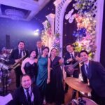 Dewi Lestari Instagram – Ketika kakak seperguruan menikahkan anak, satu perguruan langsung turun gunung berpartisipasi di semua lini. Ya nari, nyanyi, tim hore, pokoknya komplet!
Selamat ya Kak Nita @joennita16 & family, esp the groom and bride, Martin & Indri. Acaranya indah dan lancar, iringan @luxevoirid juga mulus jaya π Senang bisa menjadi bagian dari perayaan yg penuh kebahagiaan ini. Doa terbaik untuk perjalanan cinta kalian β€οΈ
PS. Thank you buat videonya, @earlydinda @panmohamadfaiz & my SD Suka Senam kondangan mates @daisy.kusuma @selly_fachir @galuhmutya π
#MartinIndriWedding #SDSukaSenam