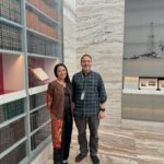Dewi Lestari Instagram - “Iqra”. Bacalah. Tulisan itu terpatri besar di pintu Heritage Library, bagian dari Qatar National Library (QNL) yang sempat saya kunjungi saat di Doha. If visiting QNL should be the sole reason to fly 8 hours from Jakarta, I would still go in a heart beat. This library is so majestic in many ways. The breath-taking architecture, the awesome technology, the rich collection, and the inviting open space, I was just lost for words. Bisa dengan mudahnya saya bayangkan tinggal seminggu di Doha (bahkan lebih), hanya untuk bolak-balik nongkrong dan kerja di perpustakaan yang fasilitasnya serba canggih dan serba gratis ini. Thank you @indonesiaindoha, Kelly and Huseyin for providing me such insightful trips around the library. This is totally one of my biggest highlights in Doha. Cita-citaku nambah satu: buka laptop di sini bersama kedua anakku, lalu kerja bersama 🥺❤️ Eh… nambah satu lagi deng: sharing dan talkshow di auditoriumnya QNL. YUK, BISA, YUK! 🔥 #QatarNationalLibrary #Doha #Qatar