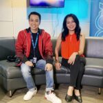 Dewi Lestari Instagram - Setelah tahunan saling mengenal sekilas pintas, baru tahun lalulah, ketika saya sedang promo single “Berduka” lalu diundang menjadi bintang tamu di kanal podcast-nya, Roov, saya berkesempatan mengenal Hilbram Dunar dengan lebih baik. Ternyata anak-anak kami berteman karib. We then had a chance to invite The Dunars for dinner at home. Keluarga kami ada kemiripannya, mulai dari usia kami yang tak beda jauh, usia anak-anak kami, dan jumlah anak yang sama-sama dua, cowok dan cewek. My heart broke when I heard the news that Hilbram Dunar had passed away. Like Reza, he also left at a young age. My prayers for Denny, Via, dan Ranu. Kiranya kenangan dan cinta kasih beliau menjadi nyala lilin yang dapat menerangi pada hari-hari tergelap. I will always remember Hilbram Dunar as this warm personality, a loving family man, and a passionate professional who were dedicated in his work and art. So long, Hilbram. Have a peaceful journey, my friend. #HilbramDunar