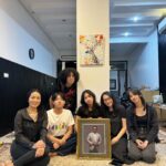 Dewi Lestari Instagram – Setelah tahunan saling mengenal sekilas pintas, baru tahun lalulah, ketika saya sedang promo single “Berduka” lalu diundang menjadi bintang tamu di kanal podcast-nya, Roov, saya berkesempatan mengenal Hilbram Dunar dengan lebih baik. Ternyata anak-anak kami berteman karib. We then had a chance to invite The Dunars for dinner at home. Keluarga kami ada kemiripannya, mulai dari usia kami yang tak beda jauh, usia anak-anak kami, dan jumlah anak yang sama-sama dua, cowok dan cewek. 

My heart broke when I heard the news that Hilbram Dunar had passed away. Like Reza, he also left at a young age. My prayers for Denny, Via, dan Ranu. Kiranya kenangan dan cinta kasih beliau menjadi nyala lilin yang dapat menerangi pada hari-hari tergelap. 

I will always remember Hilbram Dunar as this warm personality, a loving family man, and a passionate professional who were dedicated in his work and art. So long, Hilbram. Have a peaceful journey, my friend.

#HilbramDunar