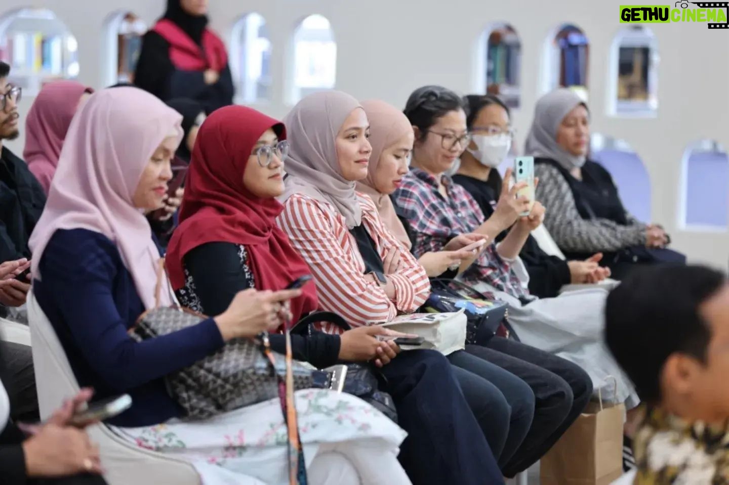 Dewi Lestari Instagram - Indonesia stood out at the Doha International Book Fair (DIBF) 2024, with best-selling author Dewi (Dee) Lestari making a notable appearance. The Indonesian Embassy in Doha proudly present Dee on May 16, marking the first time an Indonesian author has participated as a featured speaker at this prestigious book fair in the Middle East. Held at the Cultural Lounge of DIBF and moderated by Chelsy Gill, the event attracted a large audience, including members of the Indonesian diaspora in Qatar and international visitors from across the Middle East. In the discussion titled "The Contemporary Landscape of Indonesian Literature”, Dee talked about significant topics in Indonesian literature, such as the book industry, issues of book piracy, and the dynamics of writing. She also highlighted the positive outlook for the literary industry, driven by the increasing number of book fairs and reading and writing festivals. #Inidiplomasi #culturaldiplomacy