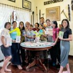 Dewi Lestari Instagram – Pertemuan para penulis yang tergabung di asosiasi ALINEA. Acara sederhana tapi berjejak dalam. Di antara makan-makan, tukar cerita, dan diskusi rencana kerja, kami juga sempat bergantian membaca puisi-puisi alm Joko Pinurbo untuk mengenang warisan susastra beliau. Terima kasih superhost kami, Bu Magda Sitorus, yang sudah membuka rumah dan menyediakan menu masakannya sendiri. Ditambah lagi dengan sumbangan masakan Manado dari AE, iced coffee andalan yours truly, dan sajian dari kawan-kawan lainnya. Sungguh hangat dan menyenangkan. Sampai jumpa di pertemuan berikut 👋

Yang belum follow @id.alinea silakan ya. Bakal ada program-program menarik dan juga situs gres dari kami. Nantikan! ❤️

#AlineaID #Alinea