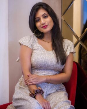 Dhanalakshmi Saminathan Instagram - 🤍

Shot by : @tru_the_lens_with_monk 
Outfit: @label_tawakkul 
.
.
.
#instapost #instadaily #ootd #ootdfashion #outfit #dressup #collab #collaboration #messyhair #fashionvlog #fashionista #stylingseries #styling #featured #fyp #explorepage #explore #exploremore #scrunchies #scrunchie #dhanasaminathan #dhana #dhanaanu