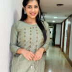 Dhanalakshmi Saminathan Instagram - Hello all:) #instagood #instaphoto #picoftheday #photography #love #ootd #kurta #explore #explorepage #featured #tamil #chennai #newsanchor #dhanasaminathan