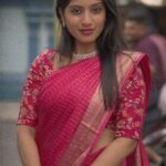 Dhanalakshmi Saminathan Instagram - Vachindamma vachindamma 😍🙈 Beautiful saree with blouse from @rang_gopika do check their page for more beautiful collections 🌸✨ Shot by : @tru_the_lens_with_monk Blouse stitched by: @askcouture.7 . . . #instagood #reelsinstagram #saree #sareeseries #telugusongs #telugumemes #telugucinema #sareestyling #pink #checkedsaree #material #fashionista #trending #trendingreels #featured #fyp #dhanasaminathan #anu