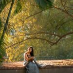 Dhanalakshmi Saminathan Instagram - யாருக்கெல்லாம் காட்டன் சாரீஸ் கட்ட புடிக்கும்🥰🦋🥻 Who loves to wear cotton sarees☺️ Grey Black combo is always my favourite 💞😻 Got this beautiful cotton saree from @knotnthreads 💝❣️ Checkout their page for more beautiful collections 🥳🌝🌸 Saree from : @knotnthreads Shot by : @g_a_n_e_s_h_1105 #saree #cottonsarees #cotton #sareefashion #aesthetic #goldenhour #goldenhourphotography #portrait #portraitphotography #fashionista #tamil #influencer #featured #explore #explorepage #dhana #dhanasaminadhan