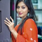 Dhanalakshmi Saminathan Instagram - ✨ Shot by : @tru_the_lens_with_monk Saree: @askcouturesaree . . . #instagood #instadaily #instapost #outfit #ootd #orange #picoftheday #postoftheday #featured #explorepage #sareestyling #sareelove #sareecollaboration #exploremore #dhanasaminathan #dhana #dhanaanu