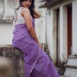 Dhanalakshmi Saminathan Instagram - கலகலவென பொழியும் பொழியும் மேகம் எங்கு செல்லுதோ.. ஒளியில்லாமல் மலரும் மலரை உளவு பார்க்க செல்லுதோ🤍 Saree : @askcouturesaree Shot by : @tru_the_lens_with_monk . . . #instagood #instareel #ootd #pongal #pongalcelebration #love #saree #sareelove #sareeseries #sareestyling #picoftheday #photooftheday #portrait #dhanasaminathan #dhana