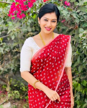 Dhanalakshmi Saminathan Instagram - Me as Divya ☺️😍

Watch me in kannethire thondrinal serial on @kalaignartvofficial 
Timing: 8.30- 9.00pm 

#serial #kalaignartv #divya #dhanasaminathan