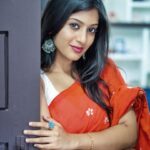 Dhanalakshmi Saminathan Instagram - When you are the main character of your life, insta algorithm doesn't matters;) Saree: @askcouturesaree Shot by : @tru_the_lens_with_monk . . . #instagood #instapost #instadaily #outfit #photooftheday #picoftheday #trending #featured #explorepage #tamil #orange #sareestyling #saree #sareeseries #dhanasaminathan #anu
