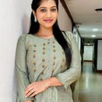 Dhanalakshmi Saminathan Instagram - Hello all:) #instagood #instaphoto #picoftheday #photography #love #ootd #kurta #explore #explorepage #featured #tamil #chennai #newsanchor #dhanasaminathan