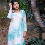 Dhanalakshmi Saminathan Instagram - தத்தி தாவுது மனமே வா அழகே🌙 Kurta : @label_tawakkul Shot by : @tru_the_lens_with_monk Earrings: @meeshoapp . . . #instagood #instadaily #instapost #ootd #ootdfashion #salwars #kurti #kurta #fashionista #fashionvlog #stylewithme #dress #dressup #explorepage #dhanasaminathan #anu