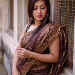 Dhanalakshmi Saminathan Instagram - 🌙 Saree : @tru_the_lens_with_monk Shot by : @tru_the_lens_with_monk . . . #instagood #picoftheday #ootd #ootdfashion #saree #sareelove #sareeseries #sareestyling #love #collaborationindia #cottonsarees #fyp #featured #dhanasaminathan