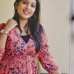 Dhanalakshmi Saminathan Instagram - Style and Security blended perfectly 🤗🥳 . . . To shop premium quality leather wallets visit @disky_leathers The perfect gift for this valentine's day 🙈🤗 Gift your loved ones ❤️ Outfit: @askcouture.7 Shot by : @tru_the_lens_with_monk . . . #wallet #wallets #leatherwallet #disky #diskywallets #gift #giftideas #valentinesday #valentinesdaygift #bestaccessories #fashionista #fashionblogger #fyp #trending #trendingreels #own #tamil #vijaytv #tamilstatus #explorepage #dhanasaminathan