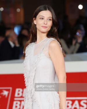 Dharma Mangia Woods Instagram - #LaStranezza di @ando_roberto red carpet al @romacinemafest

#dress @albertaferretti 🦋
 #makeup by @eleonoramantovani_mua @simonebellimakeup 

@rai_cinema @medusafilmofficial @bibifilm @tramp_limited 

E sempre grazie @dicarlorella @sosiapistoia ♥️