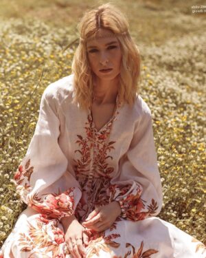 Dharma Mangia Woods Instagram - WOODS-TOCK” x DÉLUGE #19 LATE ISSUE🌾🌾

@deluge_mag 
produzione #ROCKETT @fabcestari & @emanueladigiammarco 

#foto @fabcestari 
#interview @kinechia 
#glam  @emanueladigiammarco 
using @sisleyparisofficial 
#video @avocacchio 
#look @zimmermann @borsalino_world @saloniofficial 
#gioielli @iosselliani 
#thanks @dicarlorella