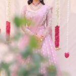 Dharshana Ashokan Instagram - With my favourite team ❤️ Costume - @nirali_design_house Photography - @haran_official_ Makeup - @makeup_by_kez Hairstylist - @banuhairstylist Jewellery- @challani_jewellery Decoration - @dj_flowers_garlands