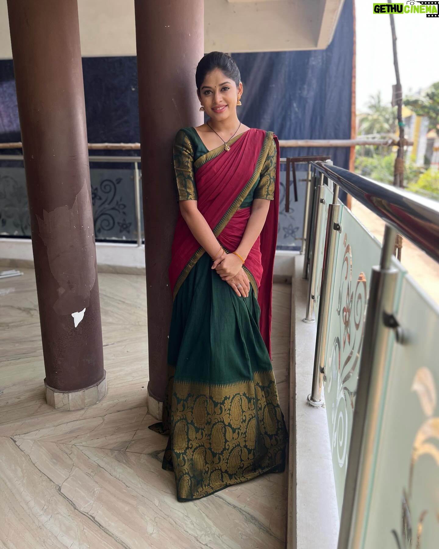 Dharshana Ashokan Instagram - Thank you so much @shansika1 ❤️ for these lovely half sarees 😇😇❤️