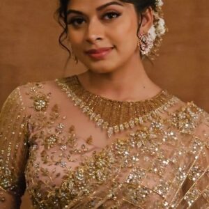 Dharshana Ashokan Instagram - Stay tuned🔥🔥🔥

Ever beautiful @dharshana_ashokan ❤️❤️
Lens @camerasenthil ♥️
Mua @makeup_by_kez♥️
Jewellery @challani_jewellery ❤️
Hair stylist @shalini_hairartist ♥️
Flowers @dj_flowers_garlands❤️
Shoot organized by @rrajeshananda♥️