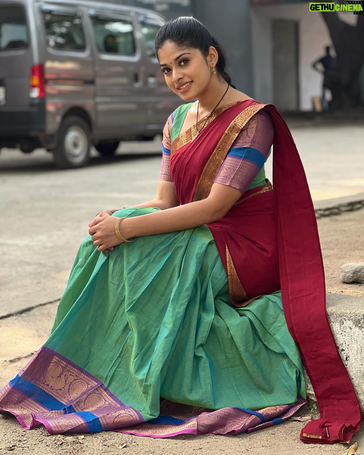Dharshana Ashokan Instagram - Thank you so much @shansika1 ❤️ for these lovely half sarees 😇😇❤️