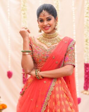 Dharshana Ashokan Instagram - Beautiful @dharshana_ashokan flaunting in orange with pink pleated Embroidered lehenga🌸🌸

Bridal Edit 2024

Ever beautiful @dharshana_ashokan 
Lens @haran_official_ 
Mua @makeup_by_kez 
Hair stylist @banuhairstylist 
Jewellery @challani_jewellery 
Decor @dj_flowers_garlands 🌸