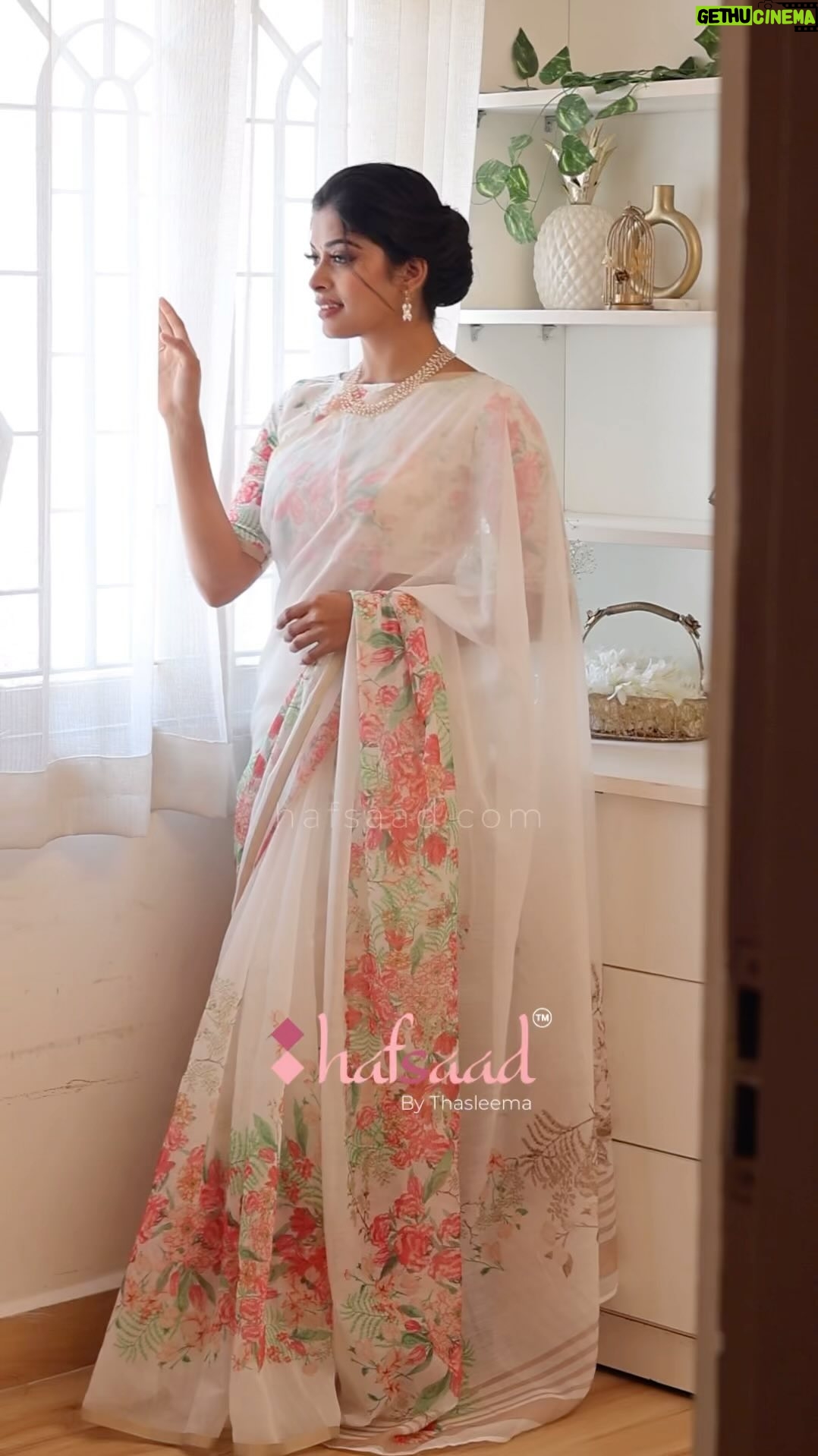 Dharshana Ashokan Instagram - A floral linen that made her the poetry itself @dharshana_ashokan looking ethereal in our linen saree, the sweetest muse ever ❤️ Fabric: Blended Linen Blouse: Floral print in blended linen Work: Print and woven Zari Book directly on our website (link in bio) 🔎Search code: DHARSHANA HAFSAAD.COM Saree: @hafsaaddotcom MUA: @makeup_by_kez HAIR: @banuhairstylist Please note: all videos/ pictures used in our social media handles are shot at our studio and are 100% real product images and videos Dm/ WhatsApp 90437 77815 for queries/ custom stitching and international orders