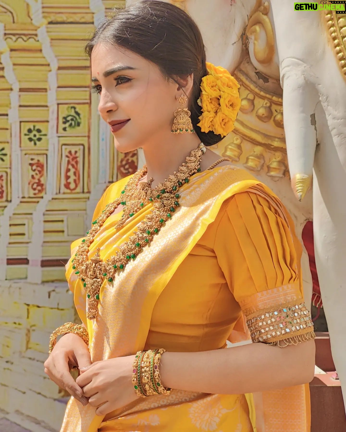 Dharshna Sripal - 22.3K Likes - #swipe Can't take my eyes of these jewels ✨😍
Check these exquisite pieces out and loads more at @new_ideas_fashions ✨