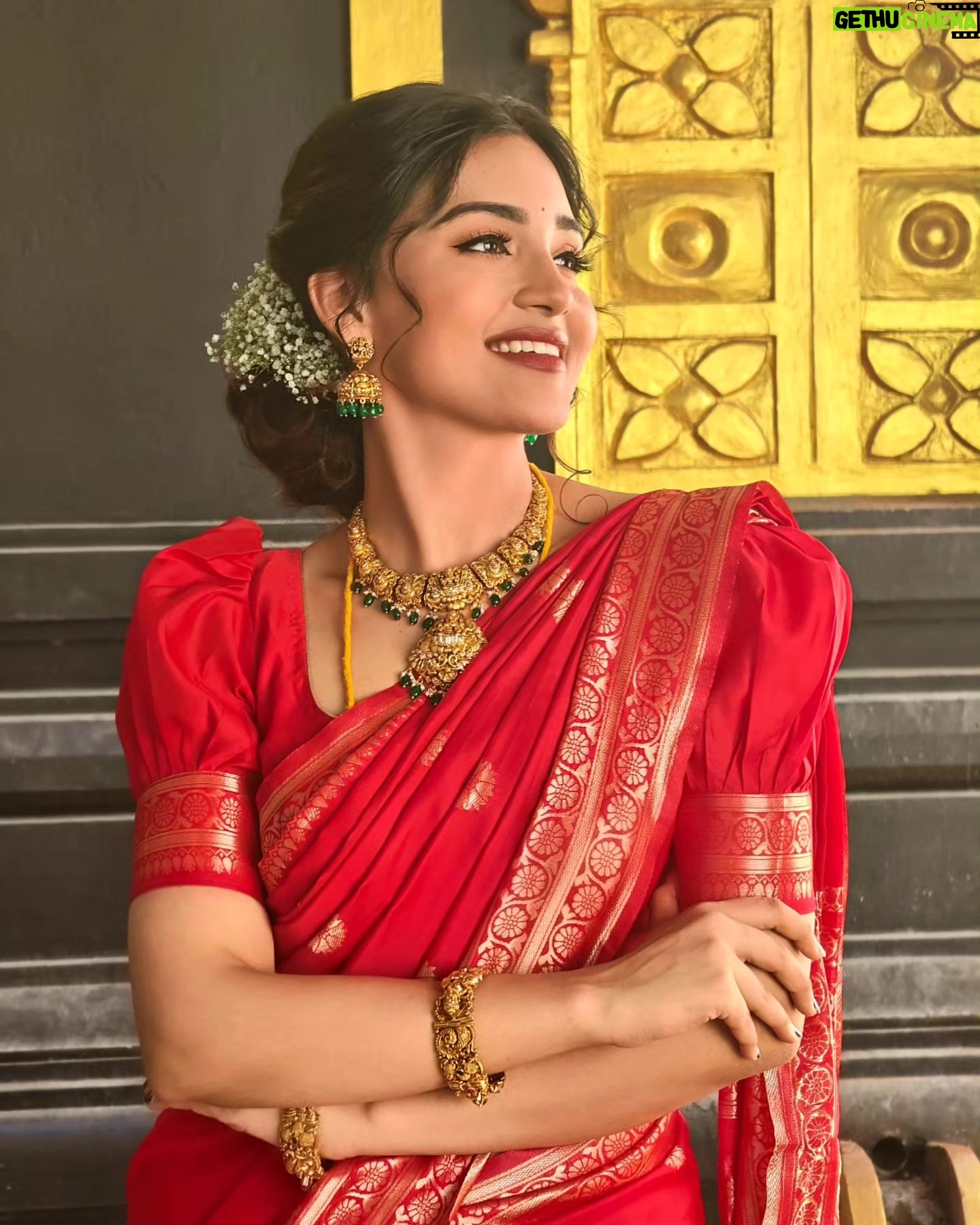 Dharshna Sripal - 34.8K Likes - Happy Tamil New Year to everyone! Sending lots of love your way! 😍✨🌻