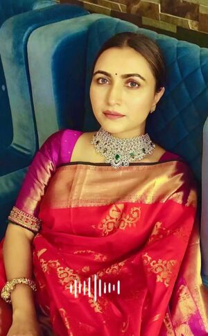 Dhrriti Saharan Reddy Instagram - नए साल की बहुत सारी शुभकामनाएँ ♥️😇
Random Khayal - 1
Tried doing something new today for my #instafam 
आशा है कि आपको पसंद आए 
- #GyaanMaata #DhrritiSaharan #DS🦋 #RandomKhayal #VoiceNotes 
.
.
.
#happynewyear #happydiwali #diwali2022