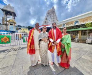 Dhrriti Saharan Reddy Instagram - Family ❤️
Happy Faces after beautiful 
Sri Venkateshwara Darshan and ‘Veda Ashirvachanam’ Pooja at Tirumala Temple! 
ॐ नमों वेंकटेशाय नमः 
😇🙏🏻
Thank you Bhoopal Uncle , YV Subba Reddy Uncle Garu 😇