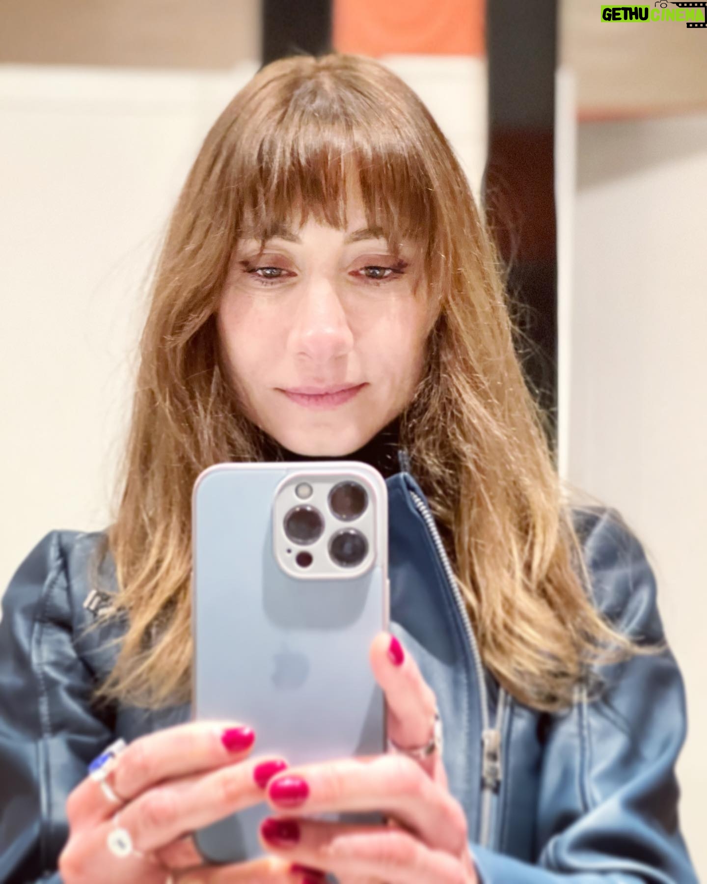 Diamand Abou Abboud - 642 Likes - Rire au-delĆ du rĆŖve
Respirer au-delà du réel
Ćcrire au-delĆ des pensĆ©es
Ćcouter .. des battements ici lĆ -bas
Une photo de passport prise en couleur ābleu cielā
Sur une terre.. dans un monde.. bleu.. ciel
#photo #image #une_photo_de_passport
#ici #ailleurs #audelà #terre #monde #couleur #bleu #ciel #au_ciel_il_y_a_des_étoiles_qui_savent_rire