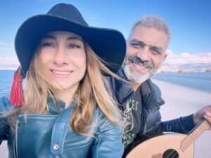 Diamand Abou Abboud Instagram - الدني بتحلى الأرض بتضحك وقلبي بيفرح وانت معايا، ربّنا يخلّيك ليّا حبيبي يا الإنتَ الروح واغلى حبّ♥️
#بيروت_نوّرت_بيك_حبيبي