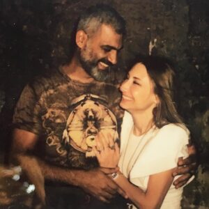 Diamand Abou Abboud Instagram - عيدك يوم عيد عليي بفرح في والدني قلبا بيكبر يوم انت عالدني جيت.. الشمس ابتسمت، الأرض زهّرت والبحر غنّى لموجاتو ترقص تتنهّد ترجع تغفى وتحلم فيك.. 
بتمنّالك كل الفرح لقلبك الأبيض ويا رب البسمة ما تفارقك، تمشي حدّك وصوتا يعلا وتكبر معك.. وتبقى الي السند والأمان واغلى حياة يا الإنت الحب والروح وكل الدني.. كل سنة وانت طيب وسعيد🤍
#8.9.2022 @hanyadelofficial 🤍
