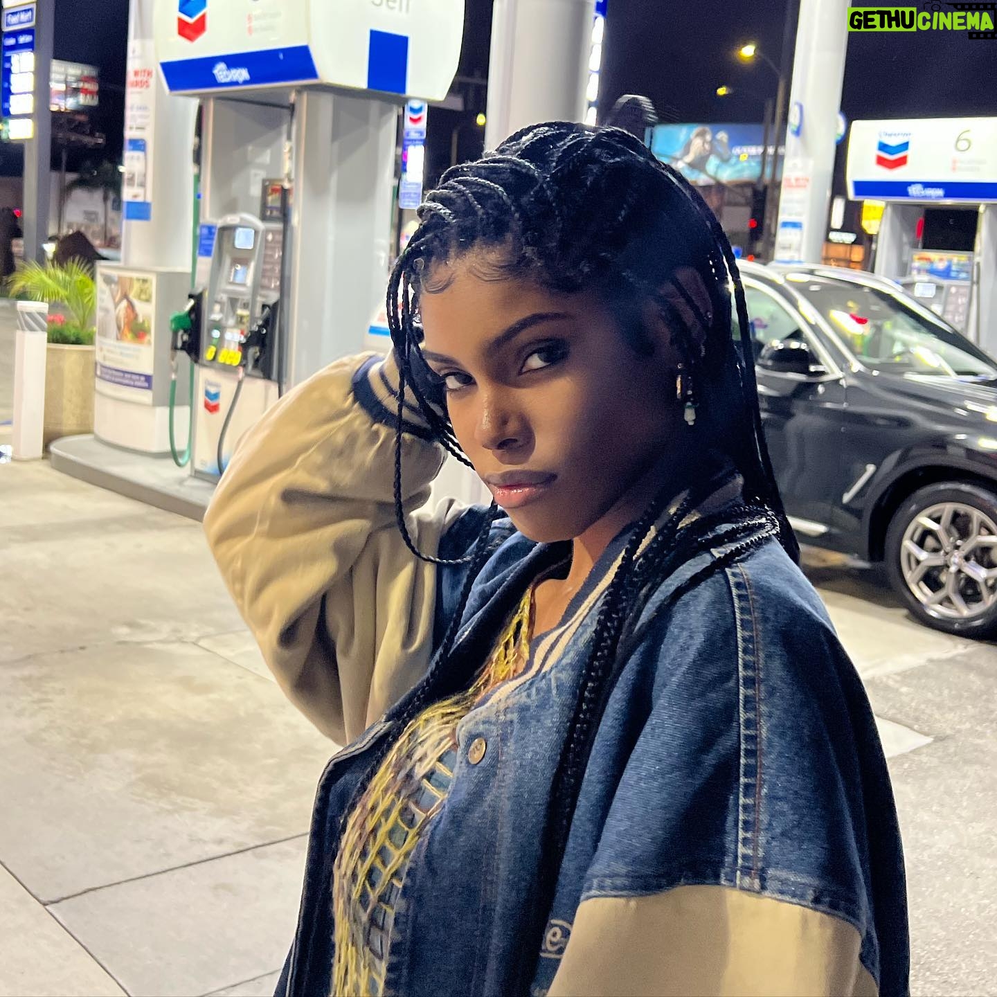 Diamond White Instagram - Quick stop 🛑