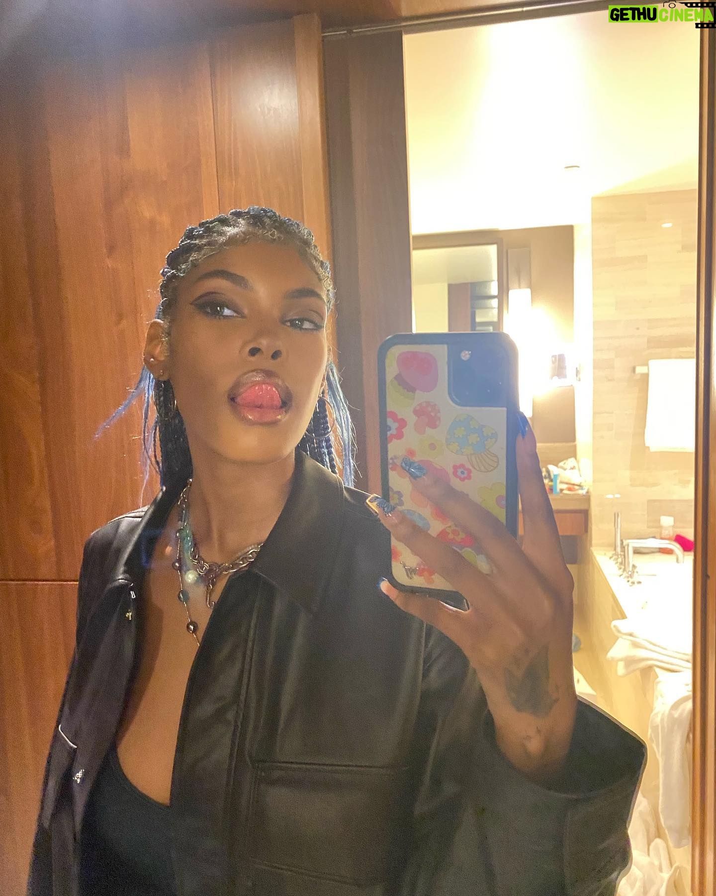 Diamond White Instagram - Hello New York 🧚🏾♂️
