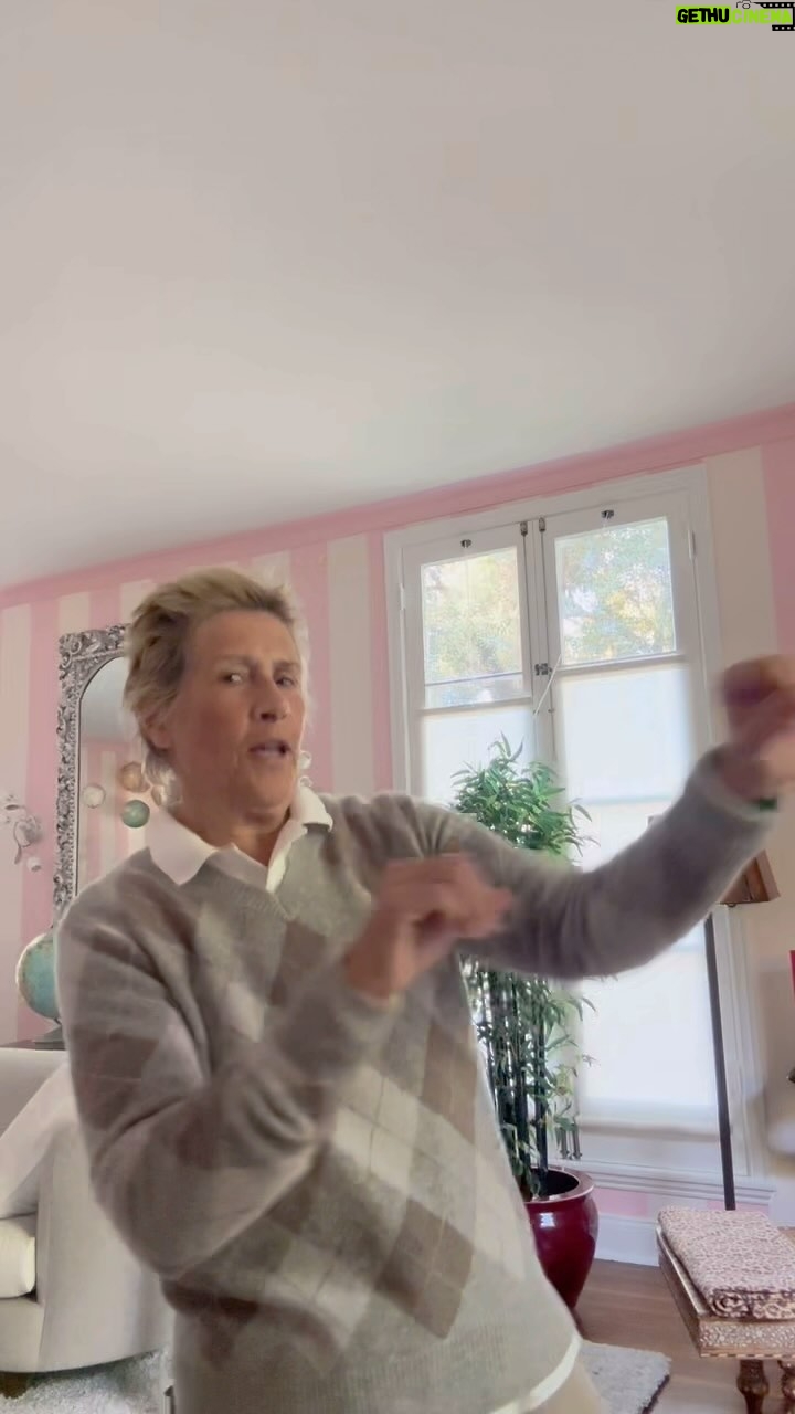 Diana Nyad - 4.3K Likes - It’s Friday! Let’s dance.
#nyad