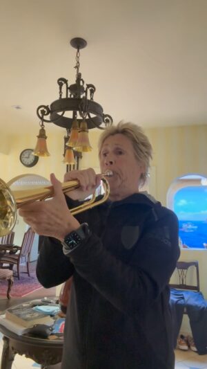 Diana Nyad Instagram - What’s your instrument??
#bugle
#reveille 
#nyad