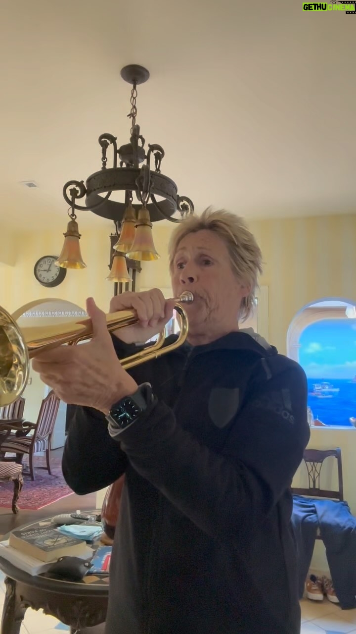 Diana Nyad - 2.8K Likes - What’s your instrument??
#bugle
#reveille
#nyad