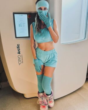 Diana Pereira Instagram - Agora sim uma pequena explicação de um dos meus segredos para o meu bem estar físico e mental , a Cryotherapy é um tratamento que expõe o corpo a temperaturas muito baixas , neste caso entre -140ºC/-220º promovendo bastantes benefícios para a saúde , recuperação muscular , é também anti-aging , perda de peso etc . A  @dra.ritaseco Pode vos explicar tudo na @galerieclinic