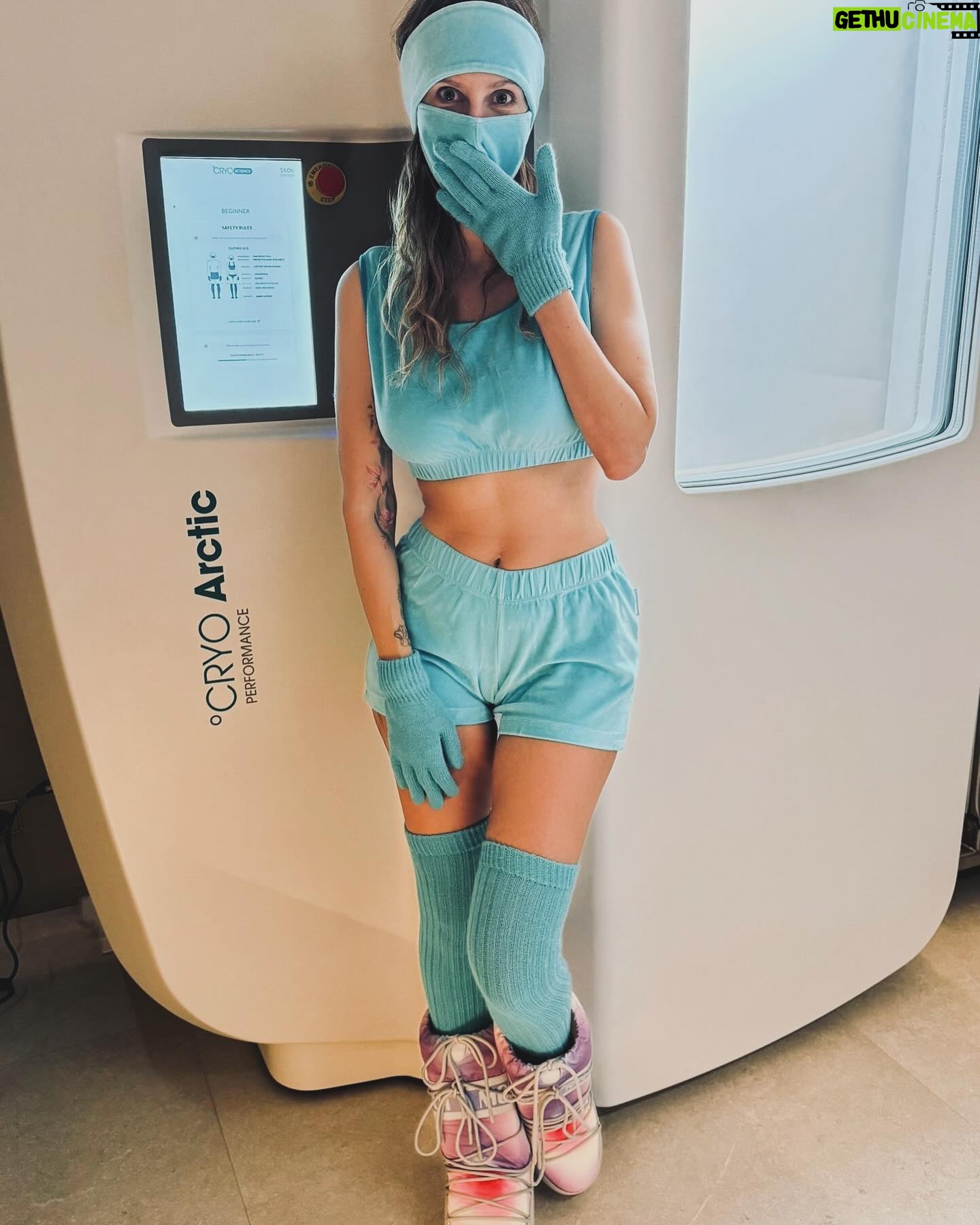 Diana Pereira - 1.5K Likes - Agora sim uma pequena explicação de um dos meus segredos para o meu bem estar físico e mental , a Cryotherapy é um tratamento que expõe o corpo a temperaturas muito baixas , neste caso entre -140ºC/-220º promovendo bastantes benefícios para a saúde , recuperação muscular , é também anti-aging , perda de peso etc . A @dra.ritaseco Pode vos explicar tudo na @galerieclinic