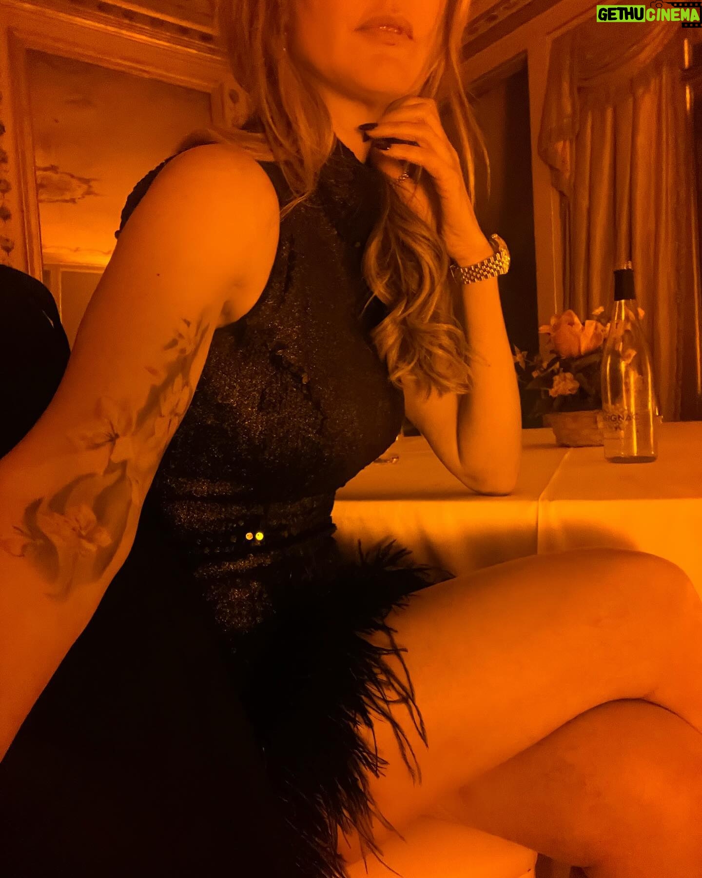 Diana Pereira - 1.4K Likes - #NightNight bons sonhos e até amanhã 😘. #kisses from #paris #Love 🤍