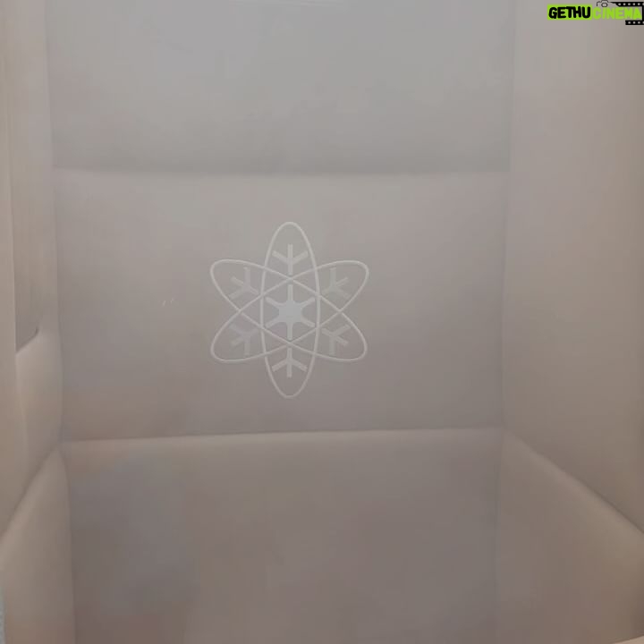 Diana Pereira - 1.5K Likes - Agora sim uma pequena explicação de um dos meus segredos para o meu bem estar fĆsico e mental , a Cryotherapy Ć© um tratamento que expƵe o corpo a temperaturas muito baixas , neste caso entre -140ĀŗC/-220Āŗ promovendo bastantes benefĆcios para a saĆŗde , recuperação muscular , Ć© tambĆ©m anti-aging , perda de peso etc . A @dra.ritaseco Pode vos explicar tudo na @galerieclinic